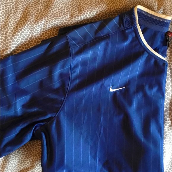 BOYS NIKE T-SHIRT - Picture 2 of 5